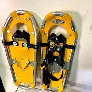 Atlas snowshoes in great condition one size fits all